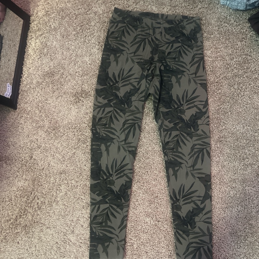 Green leggings